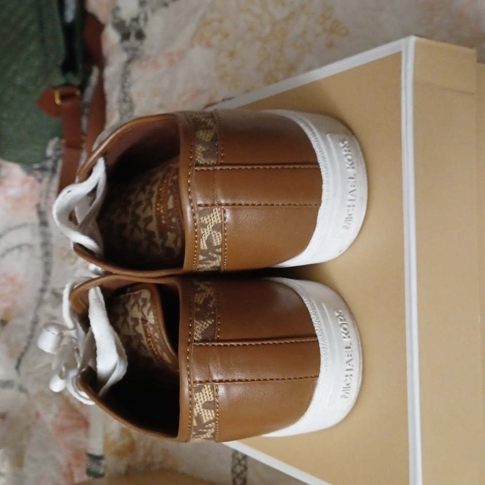 Michael Kors women's sneakers - Picture 2 of 5